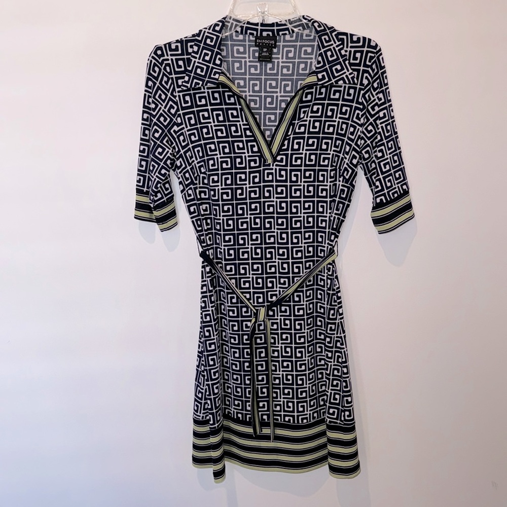 En Focus Women’s Petite geo print belted dress 8P navy white lime